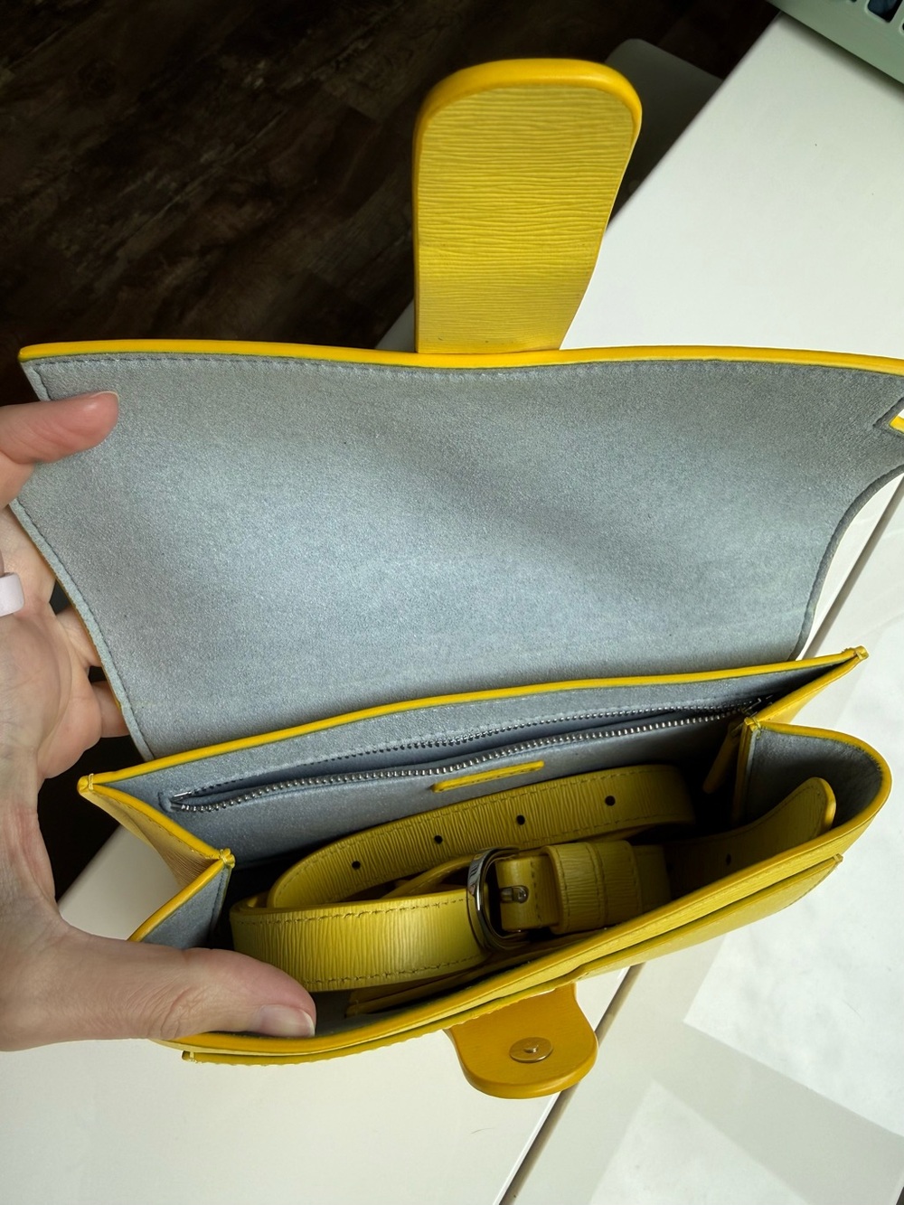 Senreve Aria Leather Crossbody/belt Clutch - Beautiful condition! - Picture 6 of 7